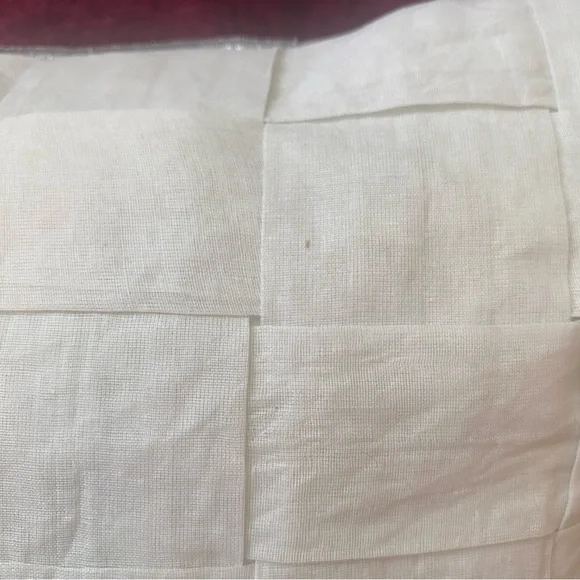 NWT $180 Vera Wang Accent pillow